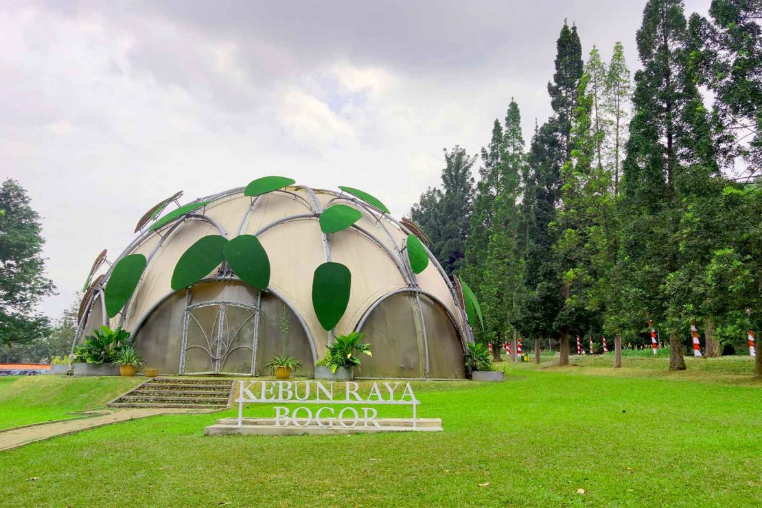 di Kebun Raya Bogor dan Sekitarnya